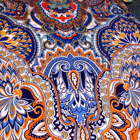 R&K Vibrant Women’s form fitting size Lg - Picture 3 of 9